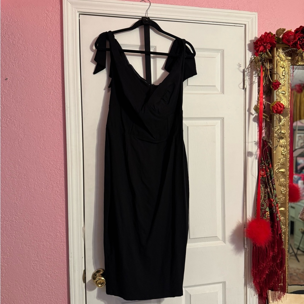 Unique Vintage Black Tie-Shoulder Midi Dress with V-Neck
